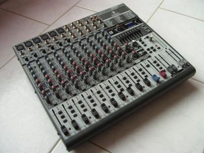 Лот: 8551183. Фото: 1. Микшерный пульт Behringer Xenyx... Микшеры, предусилители, микрофонные эффекты