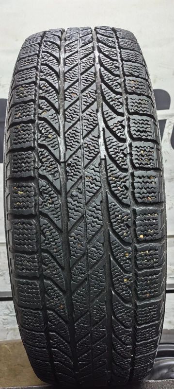Лот: 24395024. Фото: 1. 215/70R16 100S BFGoodrich Winter... Шины