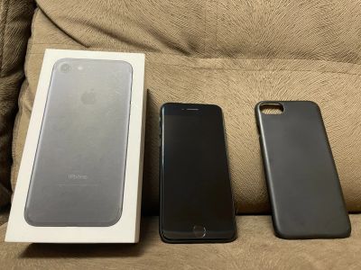 Лот: 17076011. Фото: 1. iPhone 7 32GB Black Mate! В идеале... Смартфоны