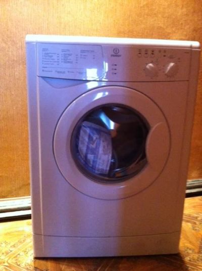 Лот: 4569909. Фото: 1. Стиральная машинка Indesit WIUN... Стиральные машины