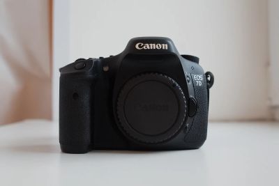 Лот: 4178786. Фото: 1. Canon 7D Body. Цифровые зеркальные