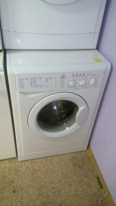 Лот: 5876160. Фото: 1. Стиральная машина Indesit WIL105... Стиральные машины