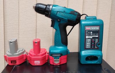 Лот: 19950546. Фото: 1. Аккумуляторный шуруповерт MAKITa... Электроинструмент