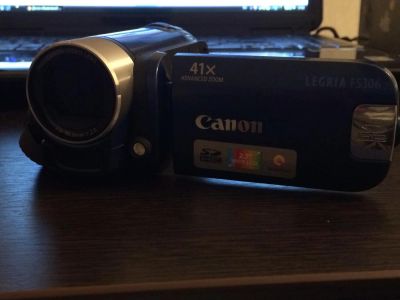 Лот: 8717007. Фото: 1. Видеокамера Canon legria fs306. Видеокамеры