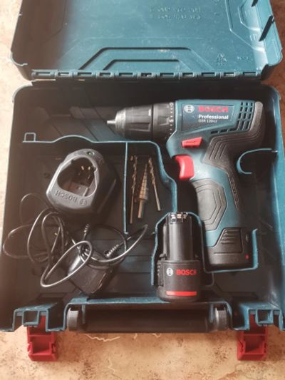 Лот: 18088344. Фото: 1. Шуруповерт BOSCH GSR 120-Li. Электроинструмент