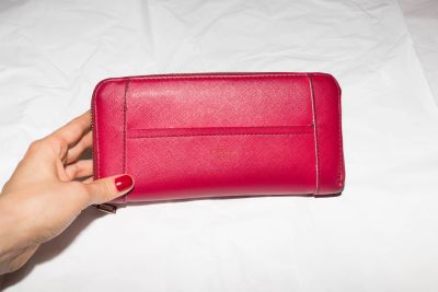 Лот: 11792706. Фото: 1. Розовый кошелек Guess. Бумажники, кошельки, портмоне
