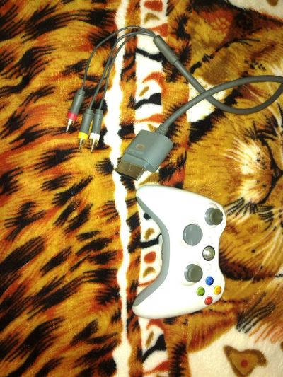 Лот: 3527811. Фото: 1. провод и джостик от Xbox. Аксессуары для игровых приставок, консолей, геймпады