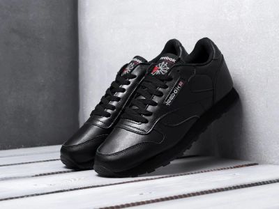 Лот: 17210656. Фото: 1. Кроссовки Reebok Classic Leather... Кеды, кроссовки, слипоны