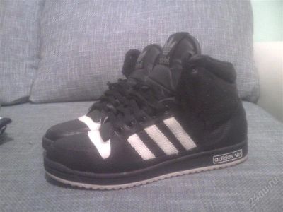 Лот: 1115559. Фото: 1. Высокие кеды Adidas2. Кеды, кроссовки, слипоны