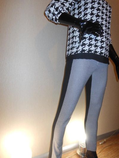 Лот: 7275080. Фото: 1. черно-белые зауженные брюки Zarina... Брюки, шорты