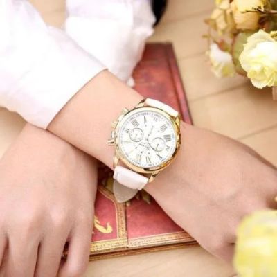 Лот: 9574616. Фото: 1. Женские кварцевые часы с белым... Оригинальные наручные часы