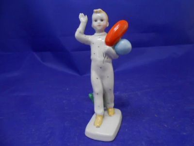 Лот: 14811258. Фото: 1. Мальчик с воздушными шарами На... Фарфор, керамика