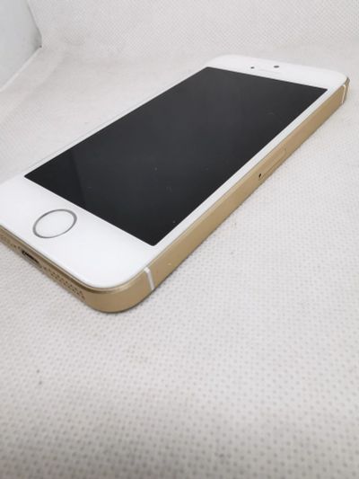 Лот: 16172314. Фото: 1. Iphone se 16gb. Смартфоны