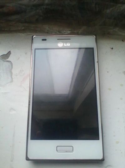 Лот: 5159702. Фото: 1. LG L5. Смартфоны