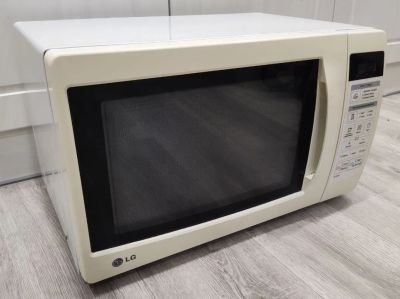 Лот: 25360084. Фото: 1. Микроволновая печь LG MS2049F... Микроволновки, мини-печи