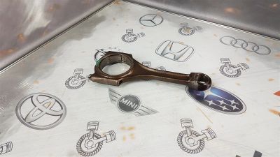 Лот: 23590579. Фото: 1. Шатун Audi A6 AUK 06E198401C. Двигатель и элементы двигателя