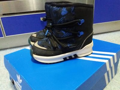 Лот: 12207379. Фото: 1. Детские сапоги -дутики adidas. Сапоги