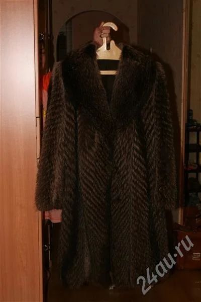 Лот: 534692. Фото: 1. Енотовая шуба, размер 48-50. Верхняя одежда
