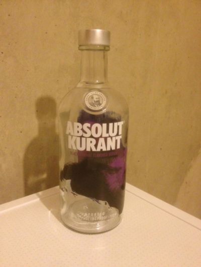 Лот: 11512149. Фото: 1. Пустая бутылка Absolut Kurant... Кувшины, графины