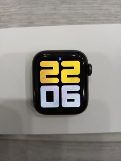 Лот: 18923499. Фото: 1. Apple watch 5 40мм. Смарт-часы, фитнес-браслеты, аксессуары