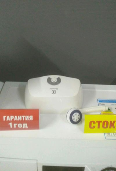 Лот: 13590423. Фото: 1. Водонагреватель electrolux проточный... Водонагреватели, бойлеры