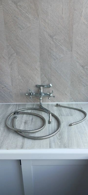 Лот: 22571361. Фото: 1. Гусак, кран, вентили, шланг для... Запорная и предохранительная арматура