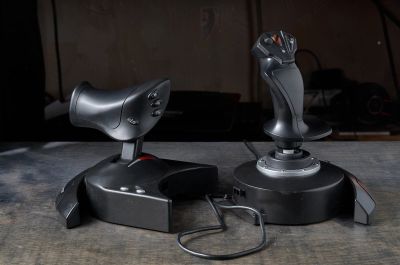 Лот: 12503761. Фото: 1. Джойстик для авиасимуляторов Thrustmaster... Рули, джойстики