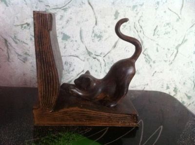 Лот: 4925379. Фото: 1. Сувенирная статуэтка "Кошка на... Фигурки, статуэтки