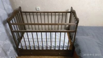 Лот: 12130669. Фото: 1. Кроватка детская (деревянная). Детские кровати и кроватки