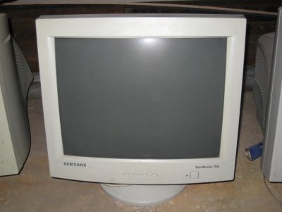 Лот: 4384984. Фото: 1. Samsung sync master 753s. ЭЛТ-мониторы