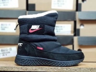 Лот: 12628774. Фото: 1. Сапожки Nike. Сапоги