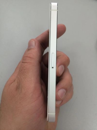 Лот: 7593392. Фото: 1. Apple IPhone 5 16GB White. Смартфоны