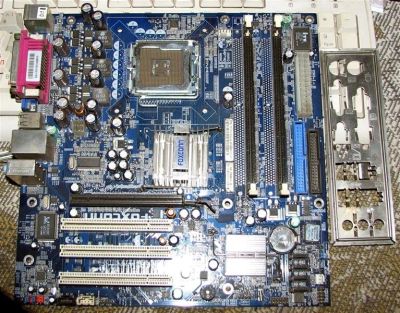 Лот: 1316984. Фото: 1. материнская плата foxconn 915... Материнские платы