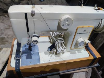 Лот: 25760182. Фото: 1. Швейная машинка Чайка 132м. Швейная, вязальная
