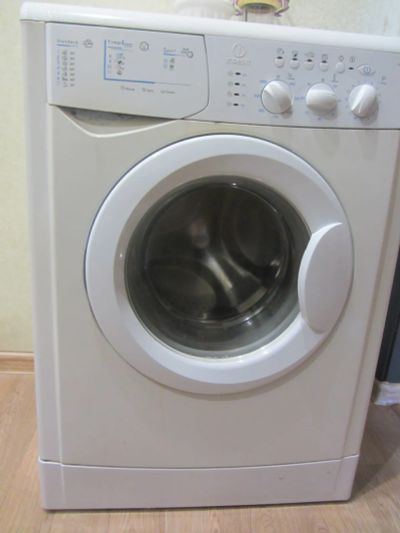 Лот: 19302426. Фото: 1. Стиральная машинка Indesit Wil... Запчасти для стиральных и посудомоечных машин