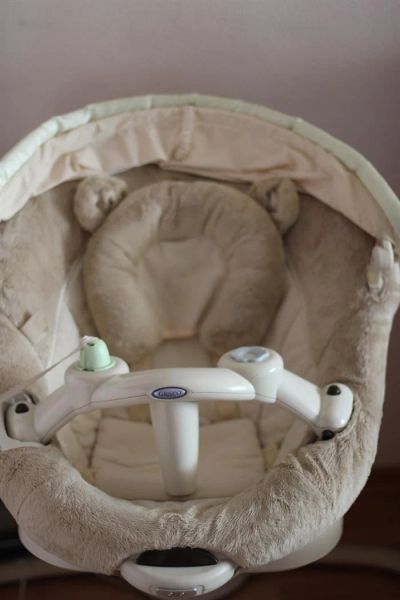 Лот: 3088514. Фото: 1. Электронная качеля Graco от 0... Ходунки, прыгунки, качели
