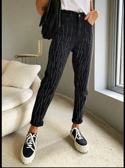 Лот: 25526136. Фото: 1. Джинсы Mom Fit со стразами. Джинсы