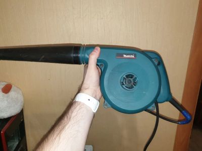 Лот: 19875755. Фото: 1. Электрическая воздуходувка Makita... Электроинструмент
