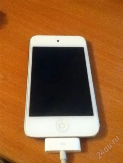Лот: 2357938. Фото: 1. Apple iPod Touch 4 8gb White. Плееры