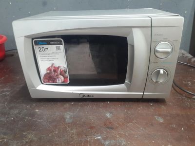 Лот: 19991357. Фото: 1. Микроволнова я печь Midea mm720ckl-s. Микроволновки, мини-печи
