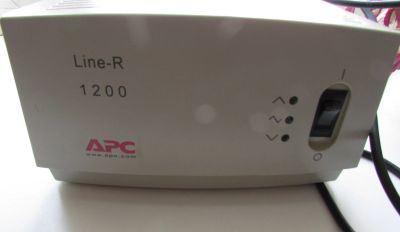 Лот: 19920004. Фото: 1. Стабилизатор APC Line-R 1200. Другое (бытовая техника)