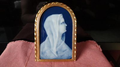 Лот: 9164249. Фото: 1. плакетка Дева Мария Пресвятая... Фарфор, керамика