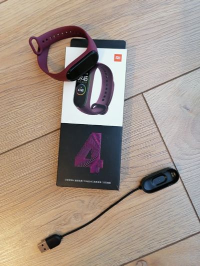 Лот: 15541108. Фото: 1. Xiaomi Mi Band 4. Смарт-часы, фитнес-браслеты, аксессуары