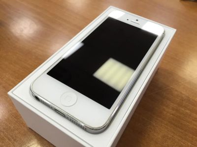 Лот: 7785199. Фото: 1. iPhone 5 16Gb (белый) - срочная... Смартфоны
