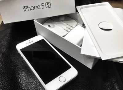Лот: 4727446. Фото: 1. iPhone 5S 16gb Silver LTE обмен... Брелоки, подвески