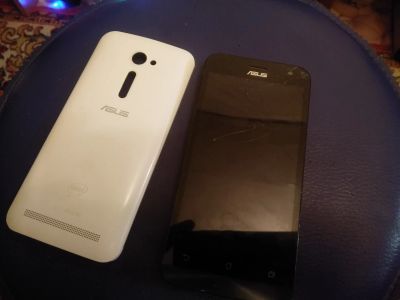 Лот: 15428396. Фото: 1. Смартфон asus ze500cl, не рабочий... Смартфоны