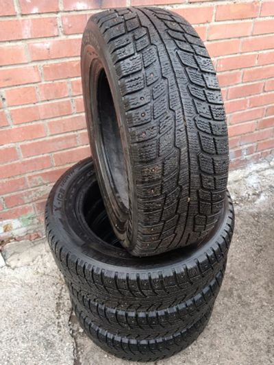 Лот: 25742930. Фото: 1. Шины зимние Michelin 215 65 16... Шины