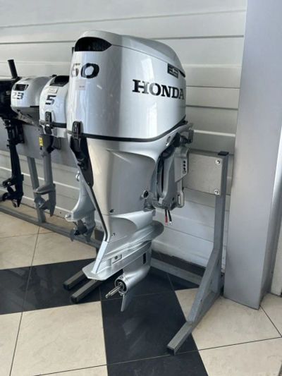 Лот: 25362693. Фото: 1. 4х-тактный лодочный мотор HONDA... Лодочные моторы