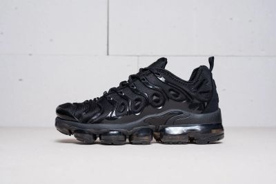 Лот: 11792067. Фото: 1. Кроссовки Nike Air VaporMax Plus. Кеды, кроссовки, слипоны