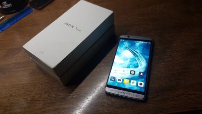 Лот: 10932492. Фото: 1. Смартфон ZTE Axon 7 mini (мощный... Смартфоны
